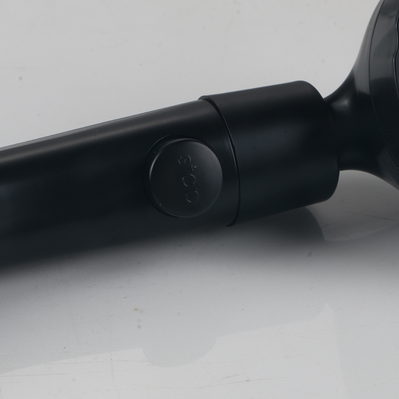 Iaponica adductius caput imbrem nigrum