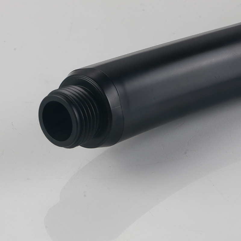 Iaponica adductius caput imbrem nigrum