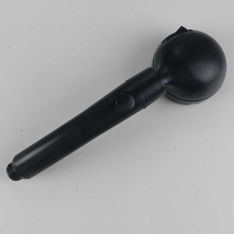 Iaponica adductius caput imbrem nigrum